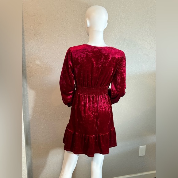 🌲♥️ City Vibe Red Long Sleeve Crushed Velvet Tiered Dress - Picture 7 of 9